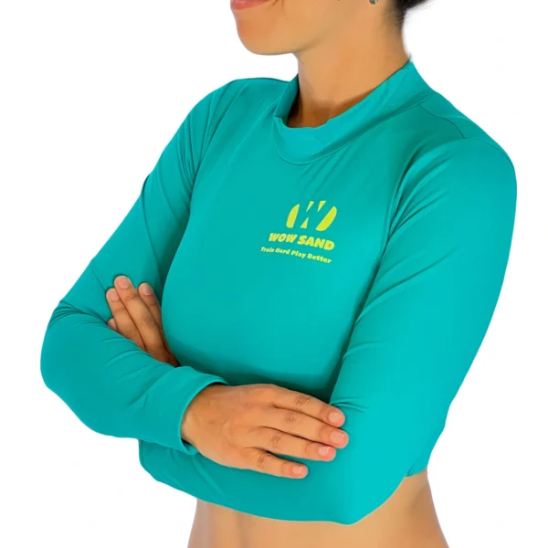 Comfortable iris blue crop top with long sleeves and +50 SPF by WOW Sand for athletes.